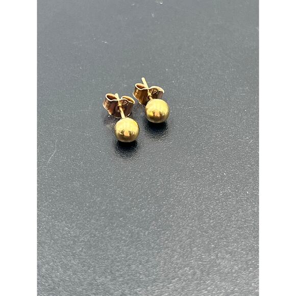 14k Yellow Gold Round Ball 5mm Stud Pierced Earrings Minimalist  .65 grams - Picture 2 of 8